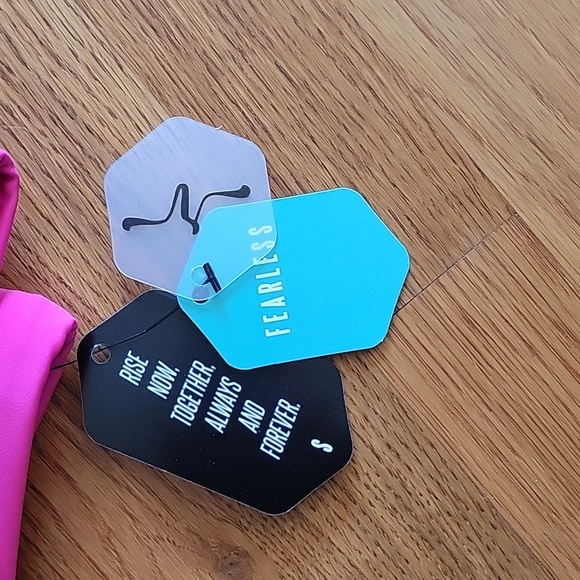 NWT LulaRoe Rise Fearless Cropped Leggings Size Small - Picture 2 of 4